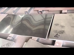 우리 공장 에서 생산 된 진열 스틸 재고